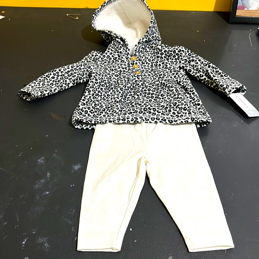 Beautiful set for girl size 6M as you can see in the pictures